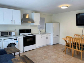 Long stay cozy 2BR close to JoyceSkytrain near downtown Vancouver